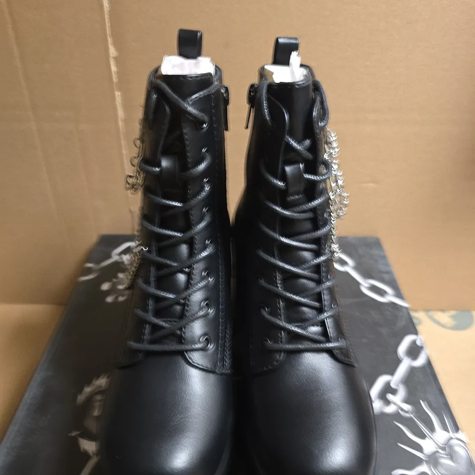 BOXED PAIR OF KOI SALVIUS SAFETY PIN MILITARY LACE UP BOOTS - BLACK, UK3