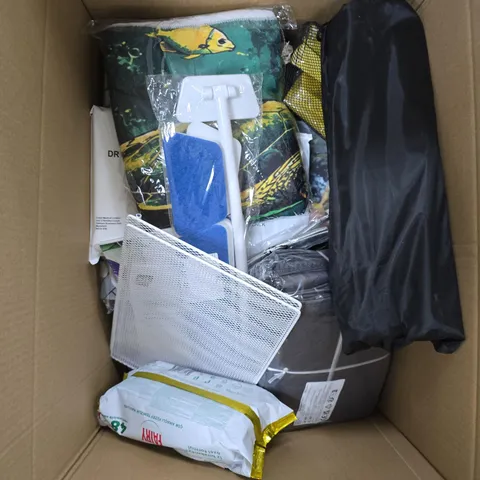 APPROXIMATELY 15 ASSORTED HOUSEHOLD PRODUCTS TO INCLUDE DRY WIPES, DOOR STOP, HOME DECOR ETC