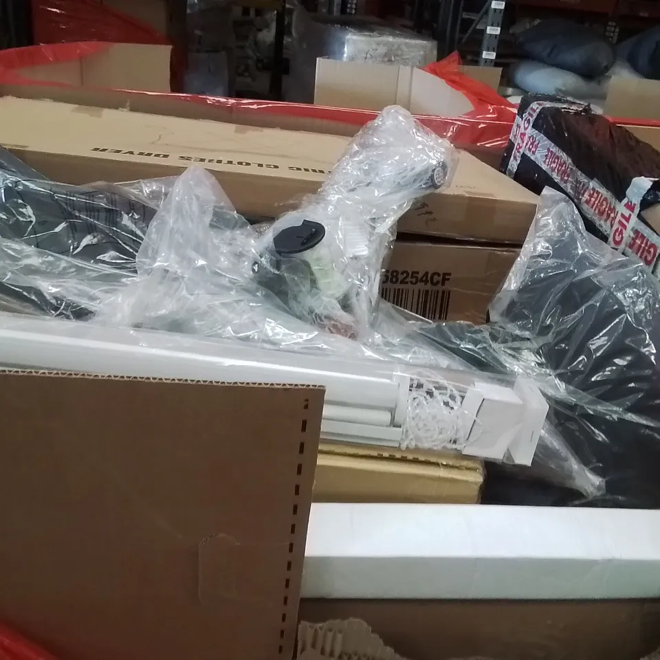 PALLET OF ASSORTED HOUSEHOLD GOODS AND PRODUCTS TO INCLUDE;TOILET SEAT,ROLLER BLINDS,RETRACTABLE SAFETY GATE