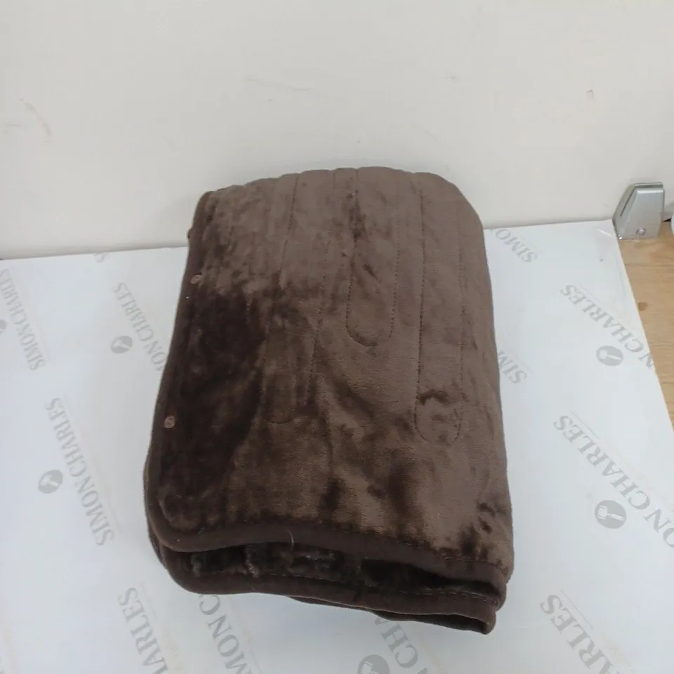 BOXED COZEE HOME FAUX FUR HEATED THROW IN CHOCOLATE