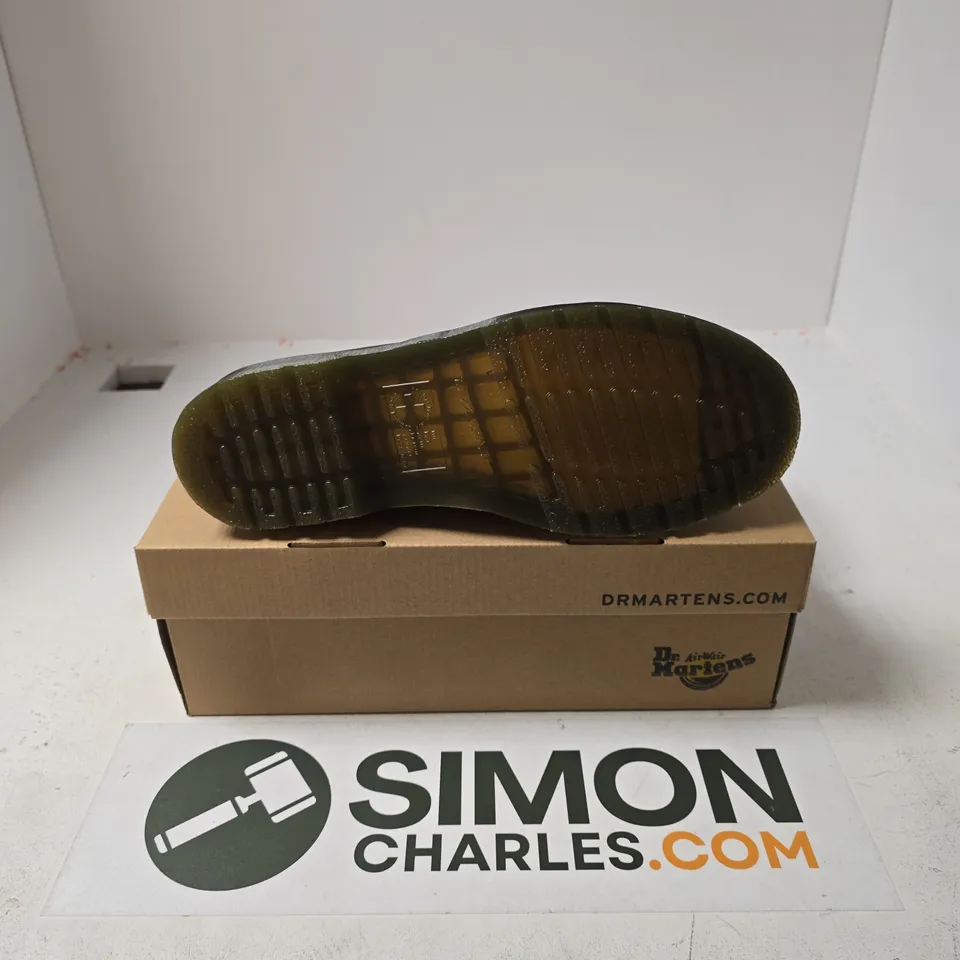 BOXED PAIR OF DR. MARTENS ICONS SHOES IN BLACK - UK 9