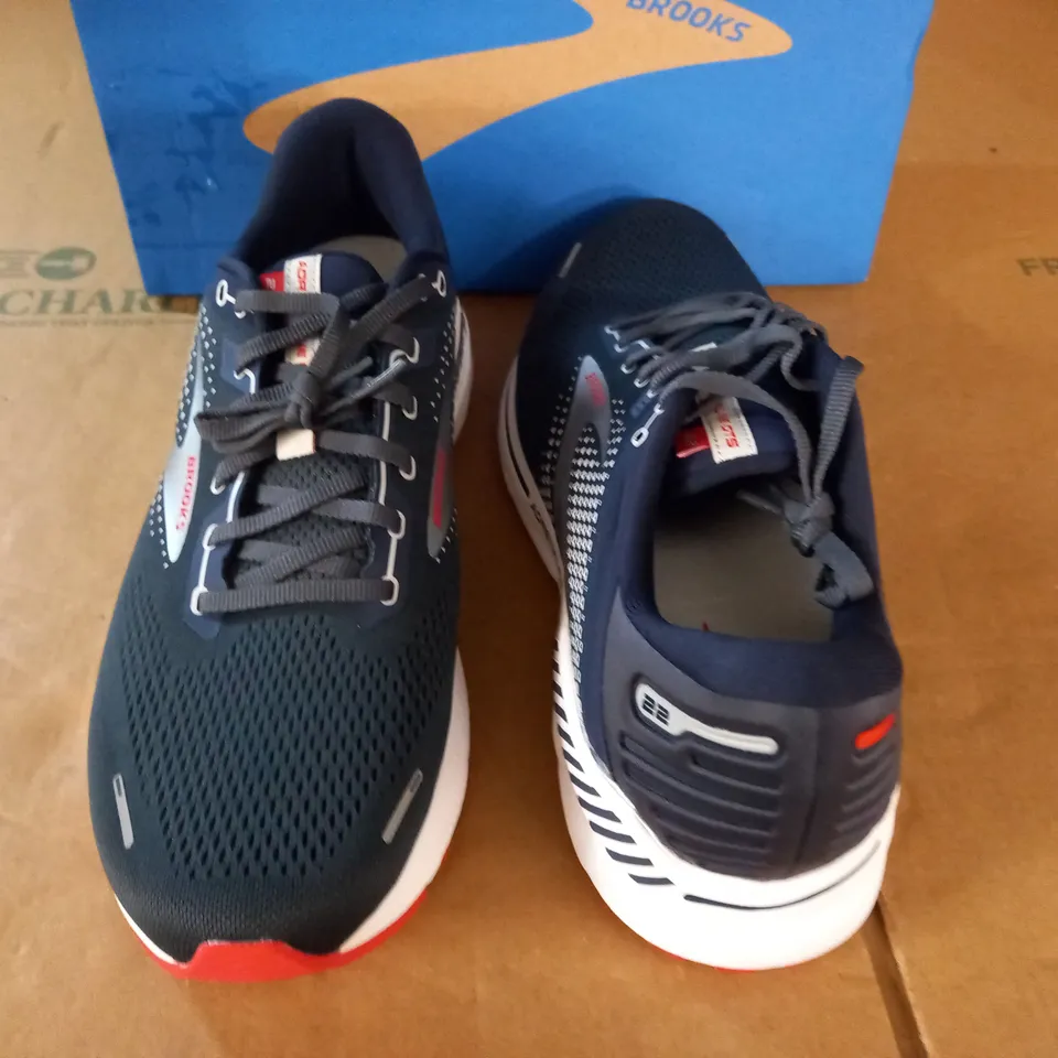 PAIR OF BROOKS ADRENALINE GTS 22 TRAINERS - MENS 12.5 WIDE/2E