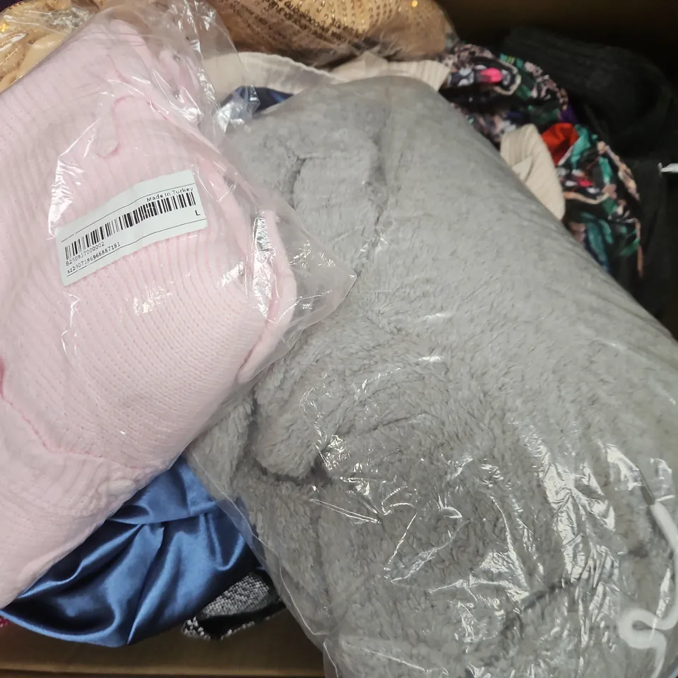 APPROXIMATELY 20 ASSORTED CLOTHING AND FASHION PRODUCTS IN VARIOUS STYLES AND SIZES - COLLECTION ONLY