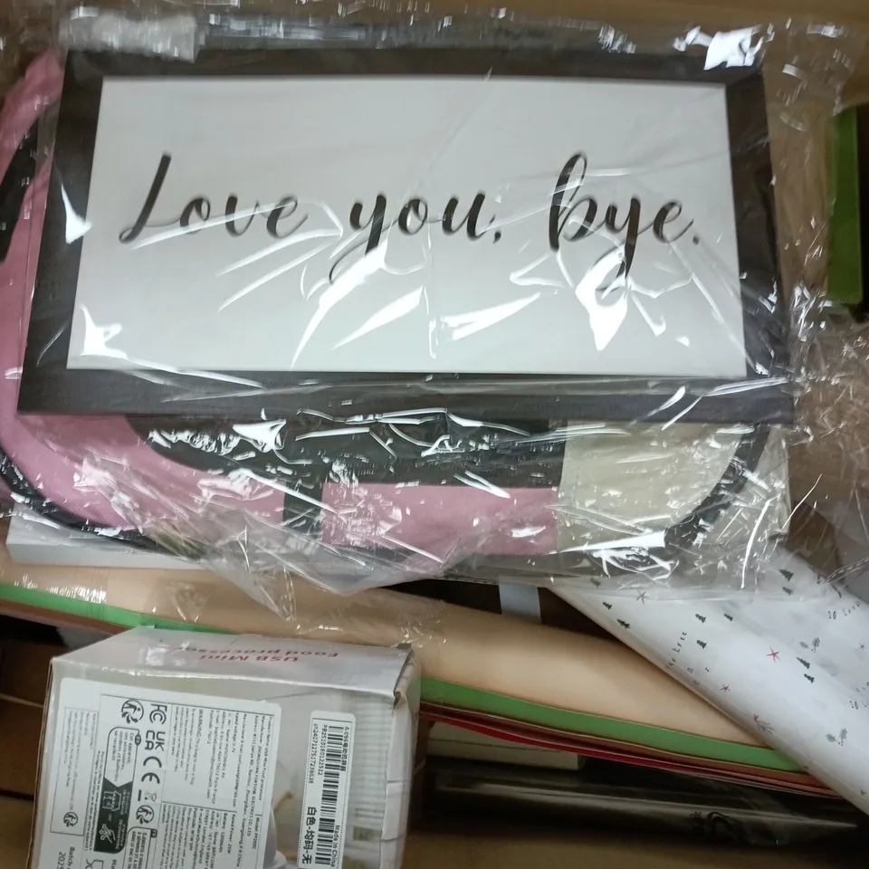 APPROXIMATELY 20 ASSORTED HOUSEHOLD PRODUCTS TO INCLUDE PHOTO FRAMES, USB MINI FOOD PROCESSOR, CHRISTMAS WRAP, ETC