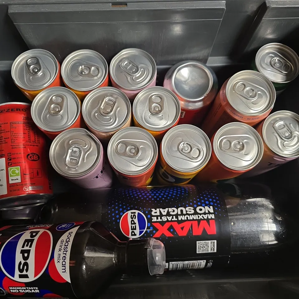 APPROXIMATELY 15 ASSORTED DRINKS TO INCLUDE PEPSI MAX, TRIP RASPBERRY ORANGE BLOSSOM, J20, ETC - COLLECTION ONLY