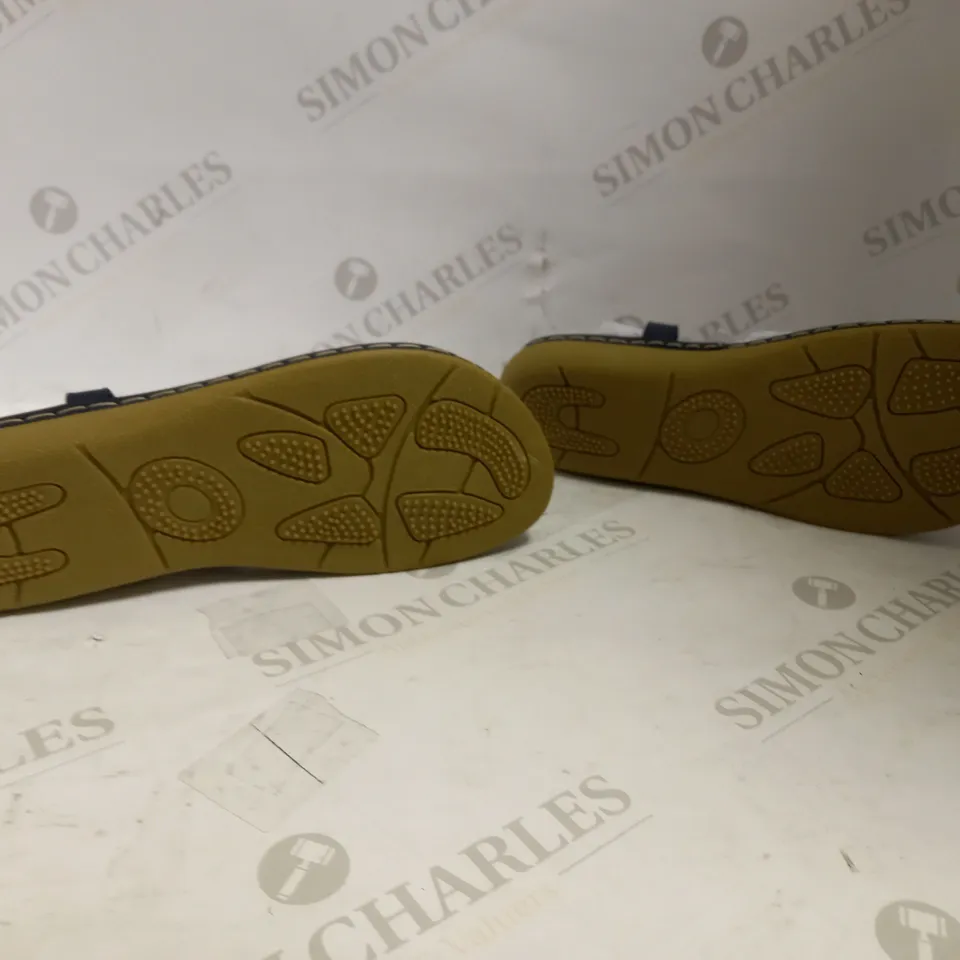 YASIRUN BLUE/BEIGE FLIP FLOPS SIZE 41 