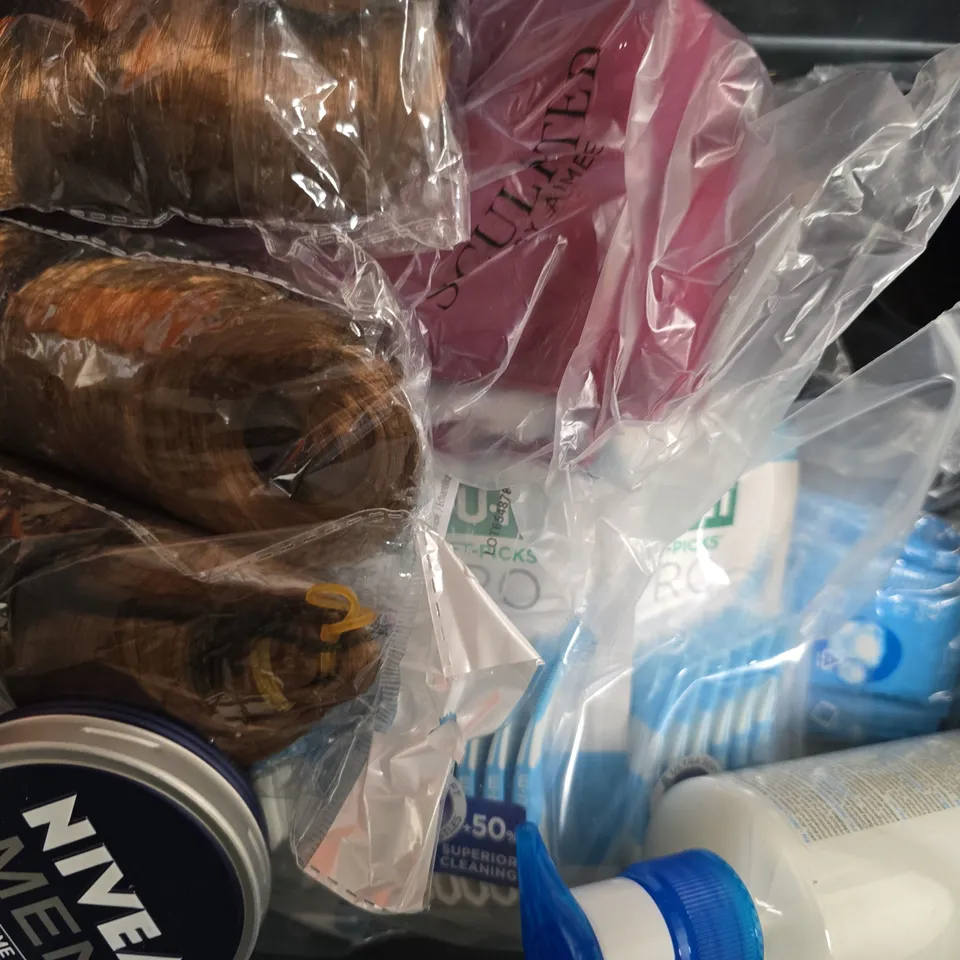 APPROXIMATELY 15 ASSORTED COSMETIC ITEMS TO INCLUDE CERAVE, HUDA BEAUTY, ETC - COLLECTION ONLY