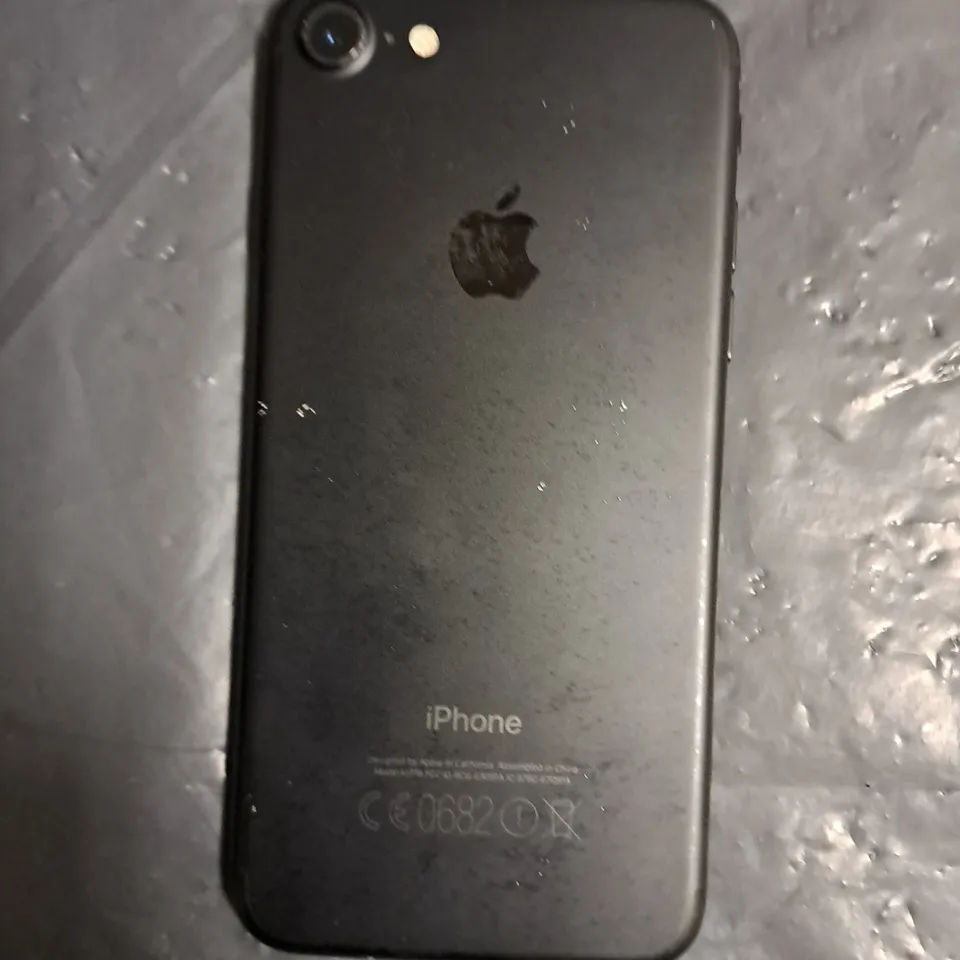 APPLE IPHONE 7 (A1778)