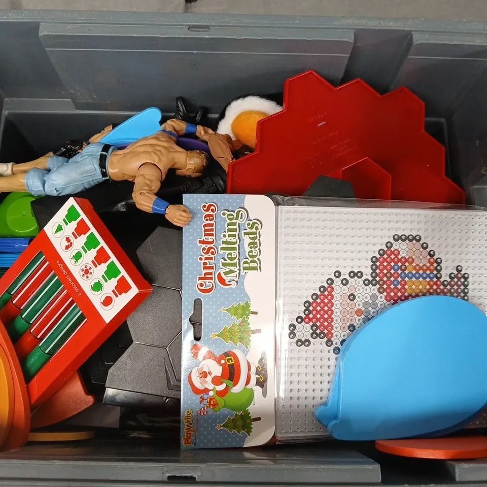 APPROXIMATELY 12 ASSORTED TOYS & GAMES TO INCLUDE WRESTLING FIGURES, DUAL TIP FELT-TIO MARKERS, PENGUIN PALM PALS, ETC