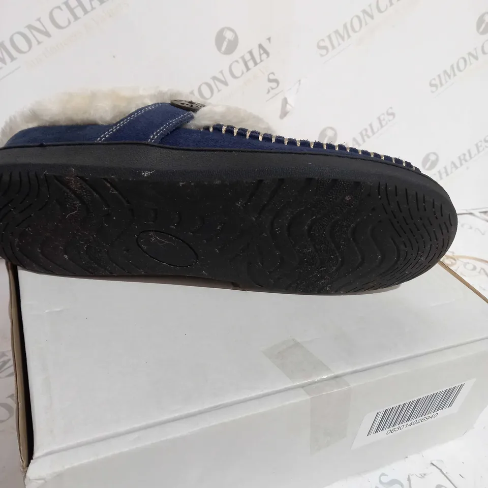 EARTH ORIGINS RUN ABOUT SLIPPER NAVY SIZE 8