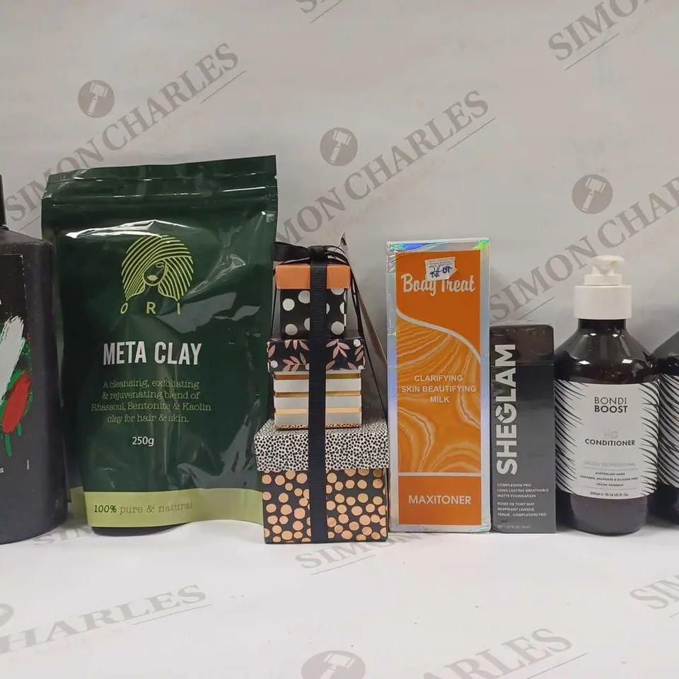 BOX OF APPROX 15 ASSORTED ITEMS TO INCLUDE - BONDI BOOST HG SHAMPOO - BODY HEAT MAXITONER - LYNX BODY WASH ECT