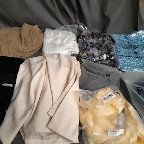 BOX OF APPROXIMATELY 18 ASSORTED ITEMS TO INCLUDE - DRESSES , JUMPERS , AND T-SHIRTS ETC