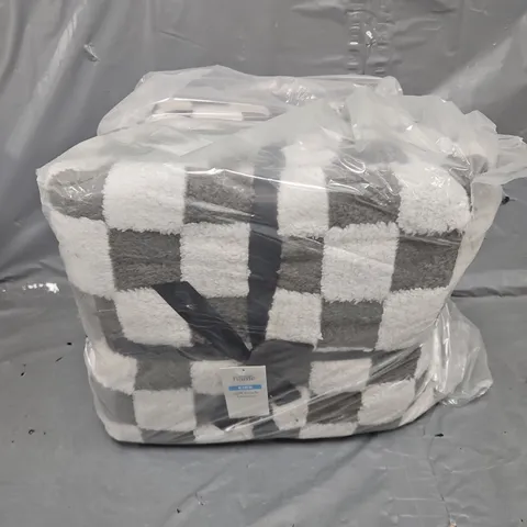 BAGGED SET OF 2 SOFT TOUCH BLANKETS IN CHECKERBOARD WHITE & BLACK - KING SIZE