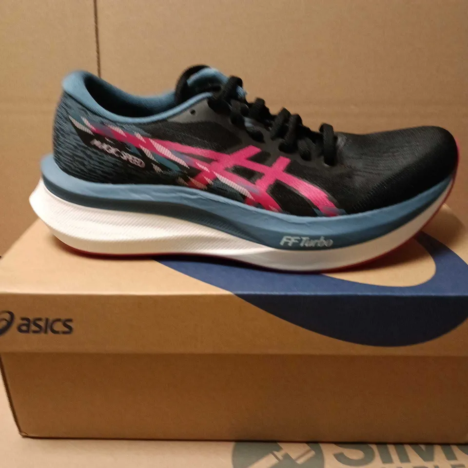 ASICS RUNNING SHOES – BLACK WITH PINK ACCENTS SIZE 7