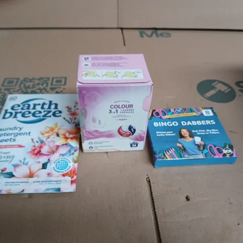 APPROXIMATELY 15 ASSORTED HOUSEHOLD PRODUCTS TO INCLUDE EARTH BREEZE LAUNDRY DETERGENT SHEETS 3 IN 1 LAUNDRY CAPSULES AND BINGO DABBERS