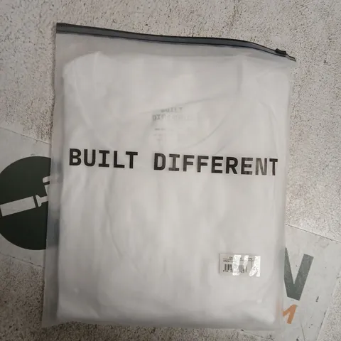 BAGGED BUILT DIFFERENT CREW T-SHIRT IN WHITE SIZE XL