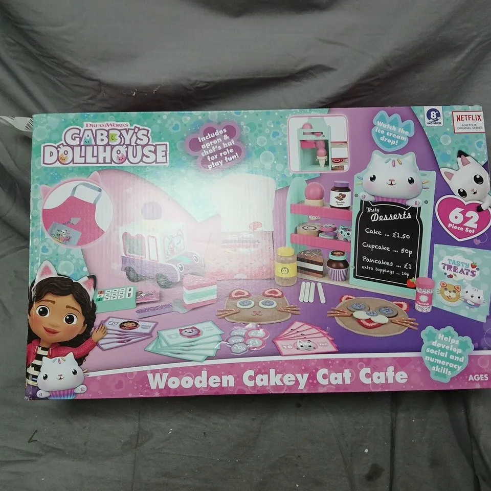 DREAMWORKS GABBYS DOLLHOUSE WOODEN CAKEY CAT CAFE