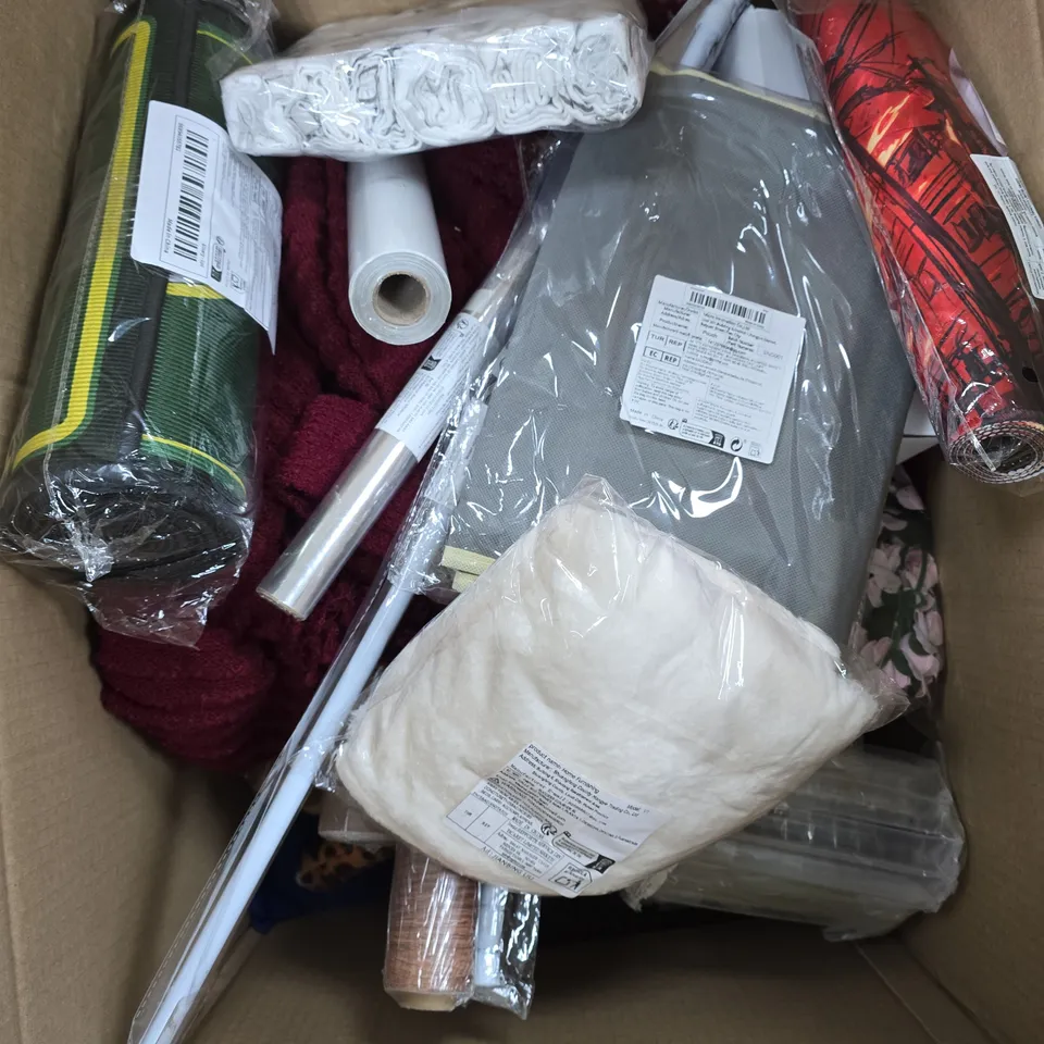 APPROXIMATELY 15 ASSORTED HOUSEHOLD PRODUCTS TO INCLUDE MUSLIN SQUARES, TABLE MAT, WALLPAPER ETC