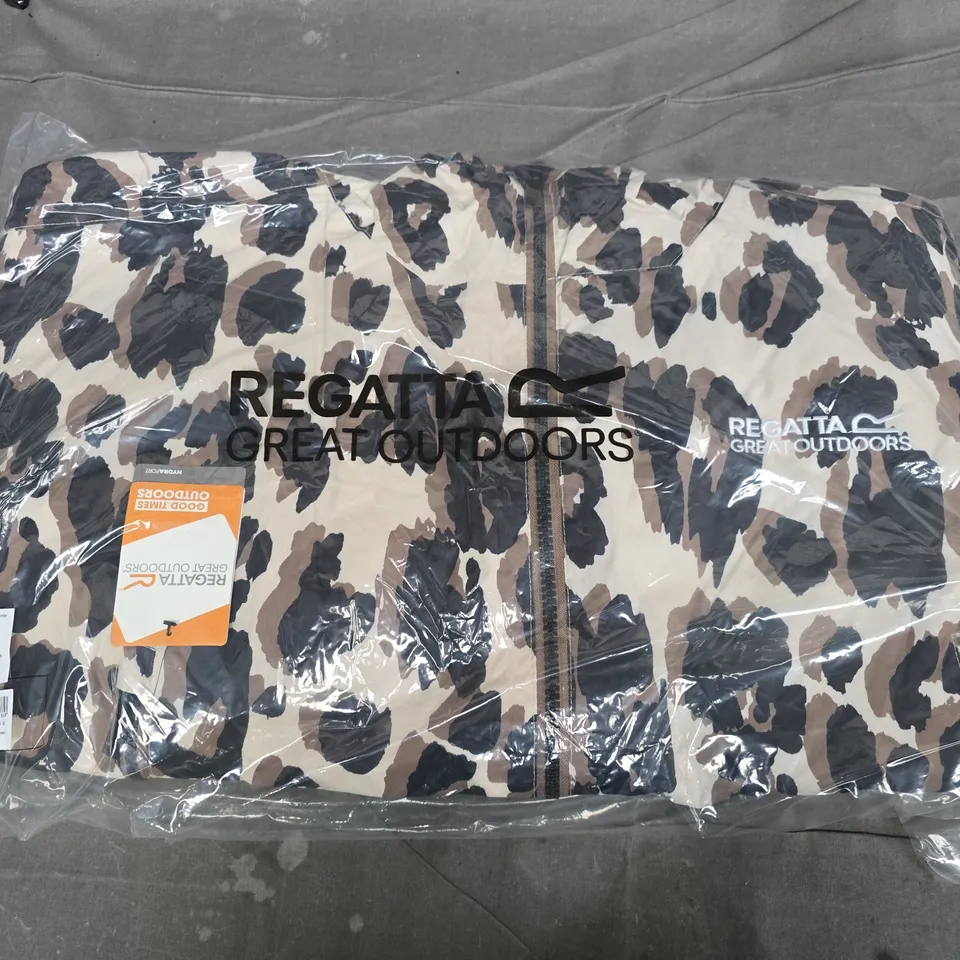 BAGGED REGATTA ADULT WATERPROOF ROBE IN TRUE LEOPARD PRINT - S/M