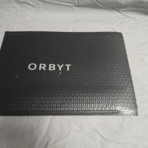 APPROXIMATELY 200 ORBYT BLACK BUBBLE MAILER PACKAGING