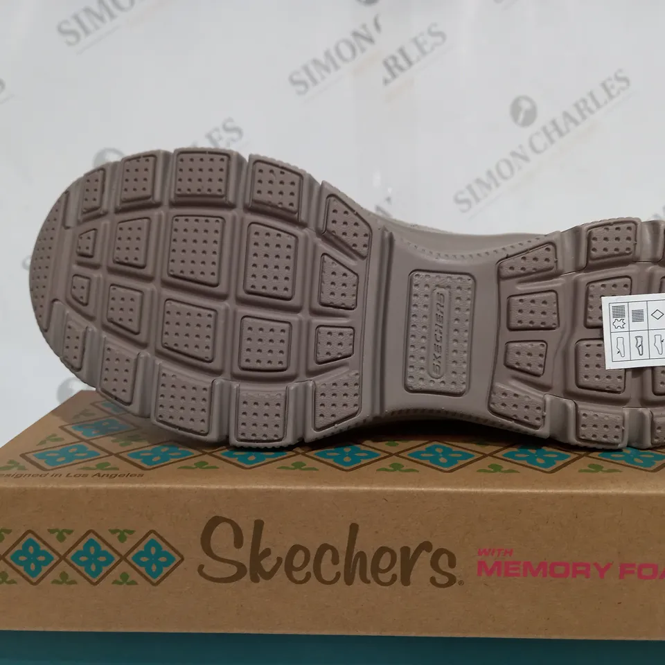 SKECHERS EASY GOING HIGH ZIP BOOT, MUSHROOM, UK 6