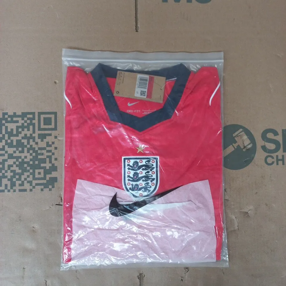 BAGGED NIKE ENGLAND FOOTBALL JERSEY IN RED SIZE LARGE