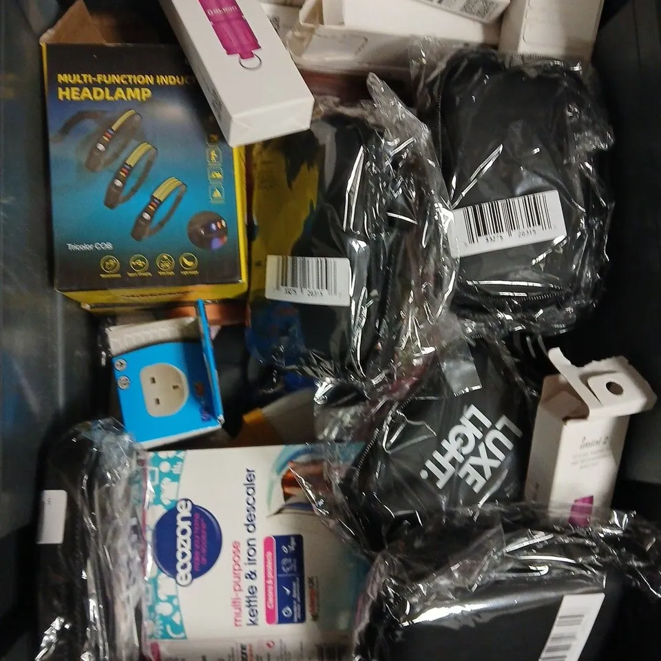 APPROXIMATEY 15 HOUSEHOLD ITEMS TO INCLUDE ESSENTIALS SCISSOR SET, CHOCOLATE MOLD AND BOOT BUDDY SHOE CLEANING FOAM