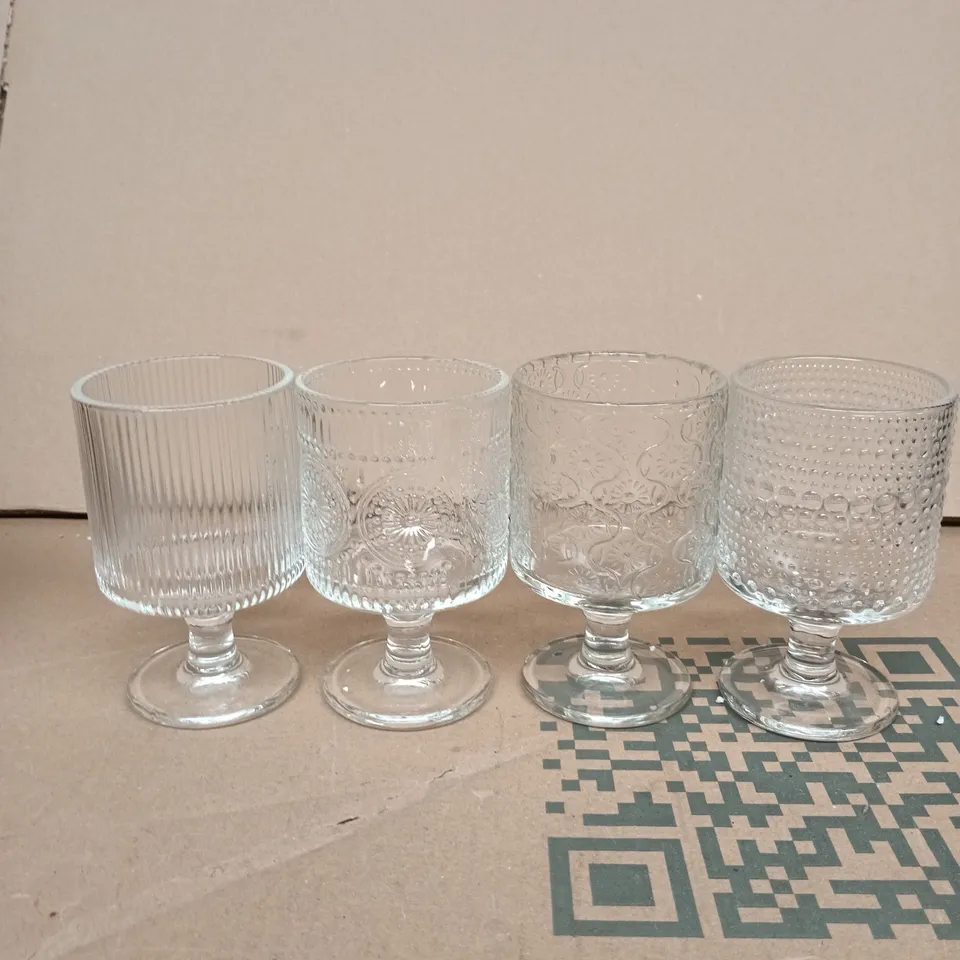 SET OF 4 CLEAR GLASS STEMWARE WITH DECORATIVE TEXTURES