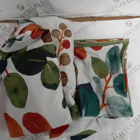 CLOLOUR FUL BED SET SIZE UNKNOWN