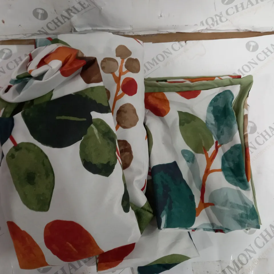 CLOLOUR FUL BED SET SIZE UNKNOWN