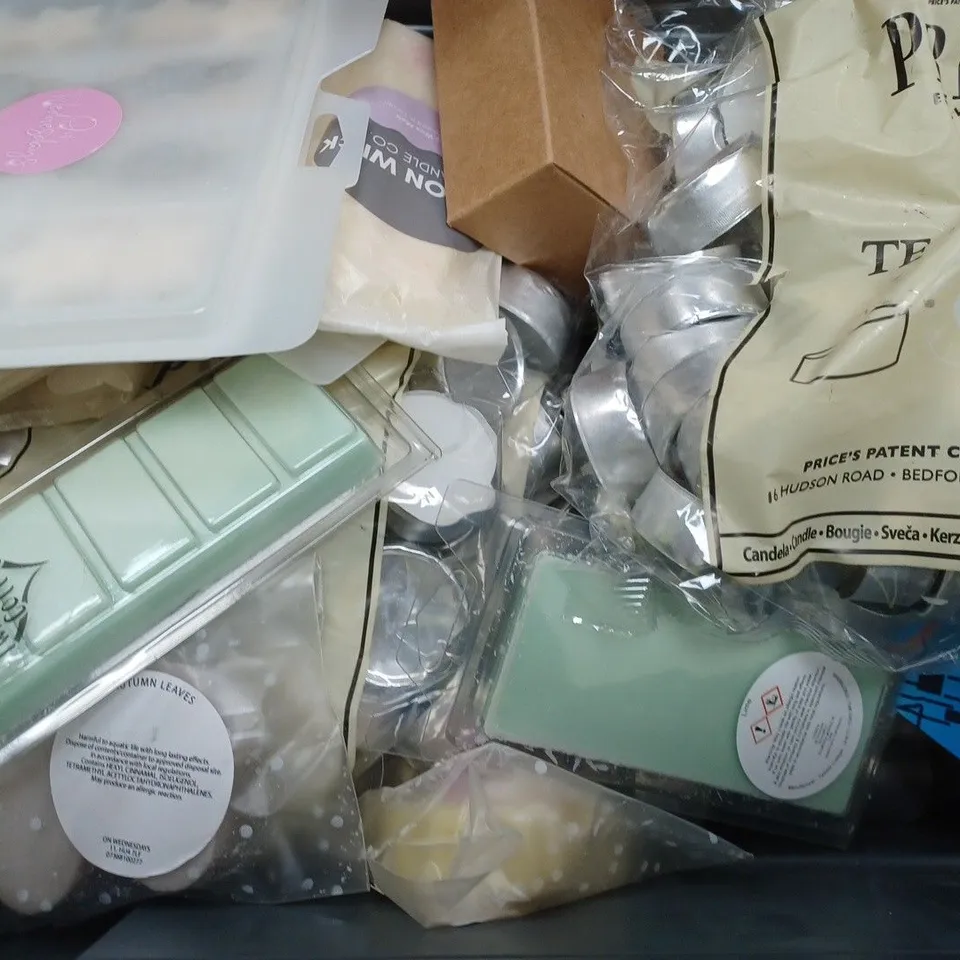 BOX OF APPROXIMATELY 15 ASSORTED ITEMS TO INCLUDE - PINE CANDLE - ON WEDNESDAYS WAX MELTS - 20 MINUTE CANDLES ETC