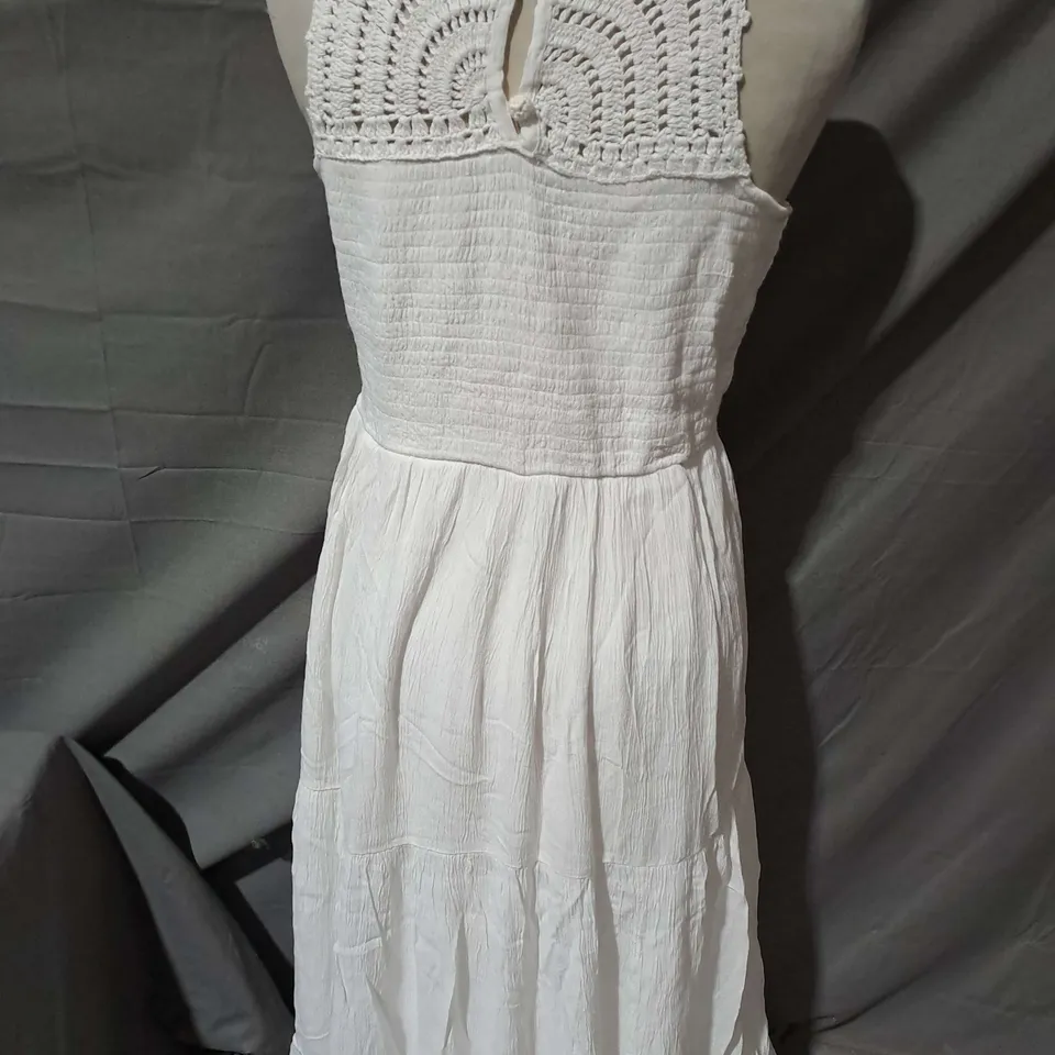 MINT VELVET FLORAL CROCHET MAXI DRESS IN WHITE - UK 10