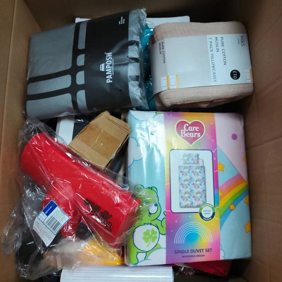 LOT OF ASSORTED HOUSEHOLD GOODS TO INCLUDE BED SHEETS, PILLOWCASES AND HOOVER PARTS
