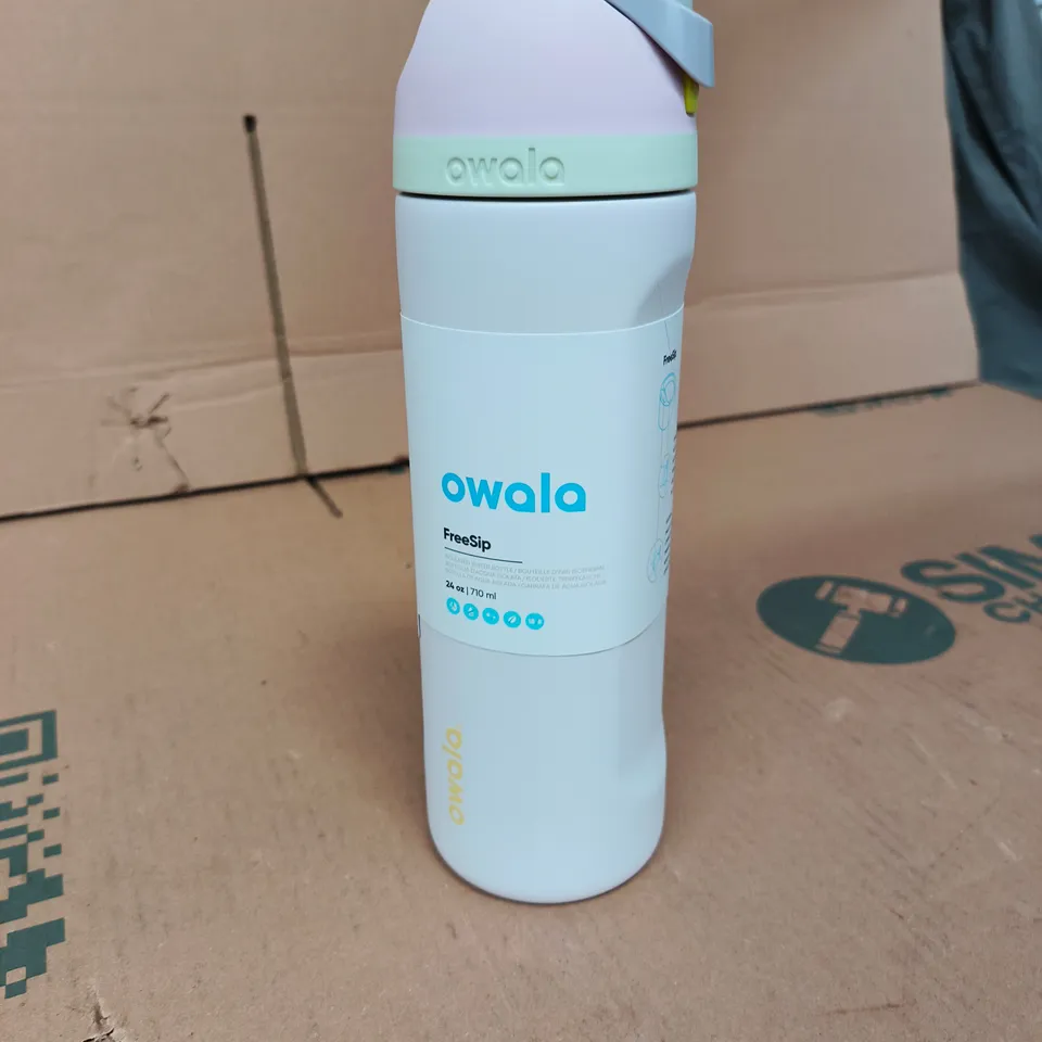 OWALA FREESIP WATER BOTTLE – 710 ML / 24 OZ – LIGHT BLUE WITH PINK CAP