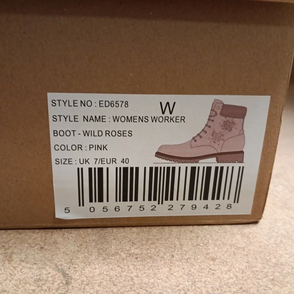 BOXED PAIR OF ED HARDY WOMEN'S WORKER BOOTS – PINK, UK 7 (EU 40)