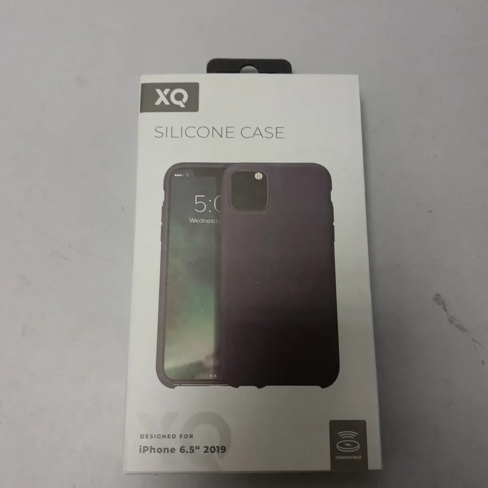 APPROXIMATELY 40 BRAND NEW BOXED XQ SILICONE PROTECTIVE CASES FOR IPHONE 6.5" 2019 MODEL 