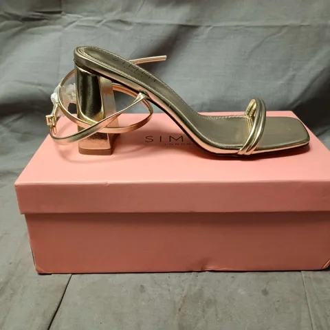 BOXED PAIR OF UK4 SIMM LONDON BORA WIDE FIT GOLD METALLIC SANDALS 