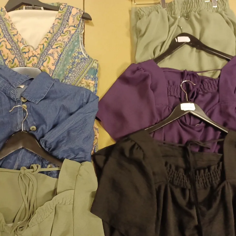 BOX OF APPROX 6 ASSORTED ITEMS OF MAISON DE NIMES CLOTHING IN VARIOUS SIZES AND STYLES