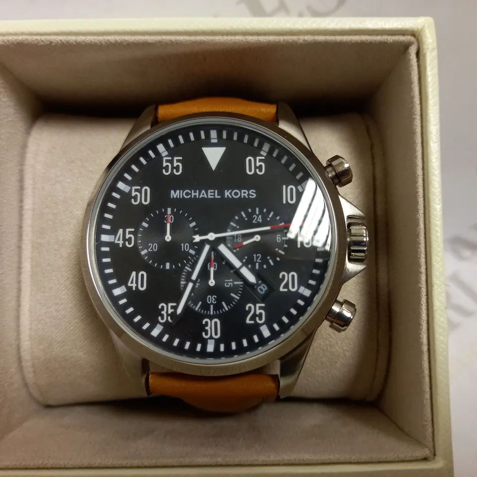 MICHAEL KORS SILVER EFFECT WRIST WATCH WITH LEATHER EFFECT STRAP