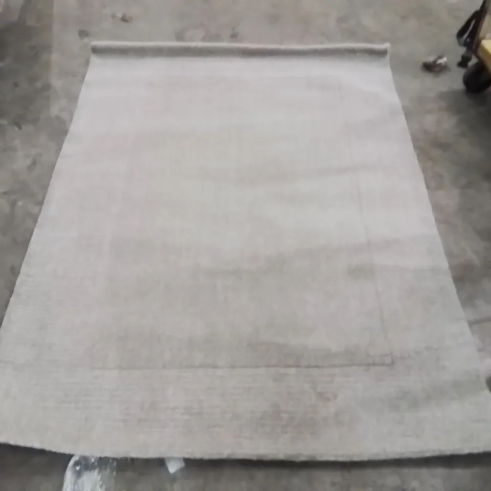 QUALITY DESIGNER AREA RUG - APPROXIMATELY 170X130CM