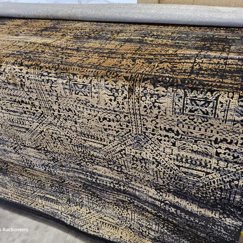 BLACK/GOLD RUG 150 × 240