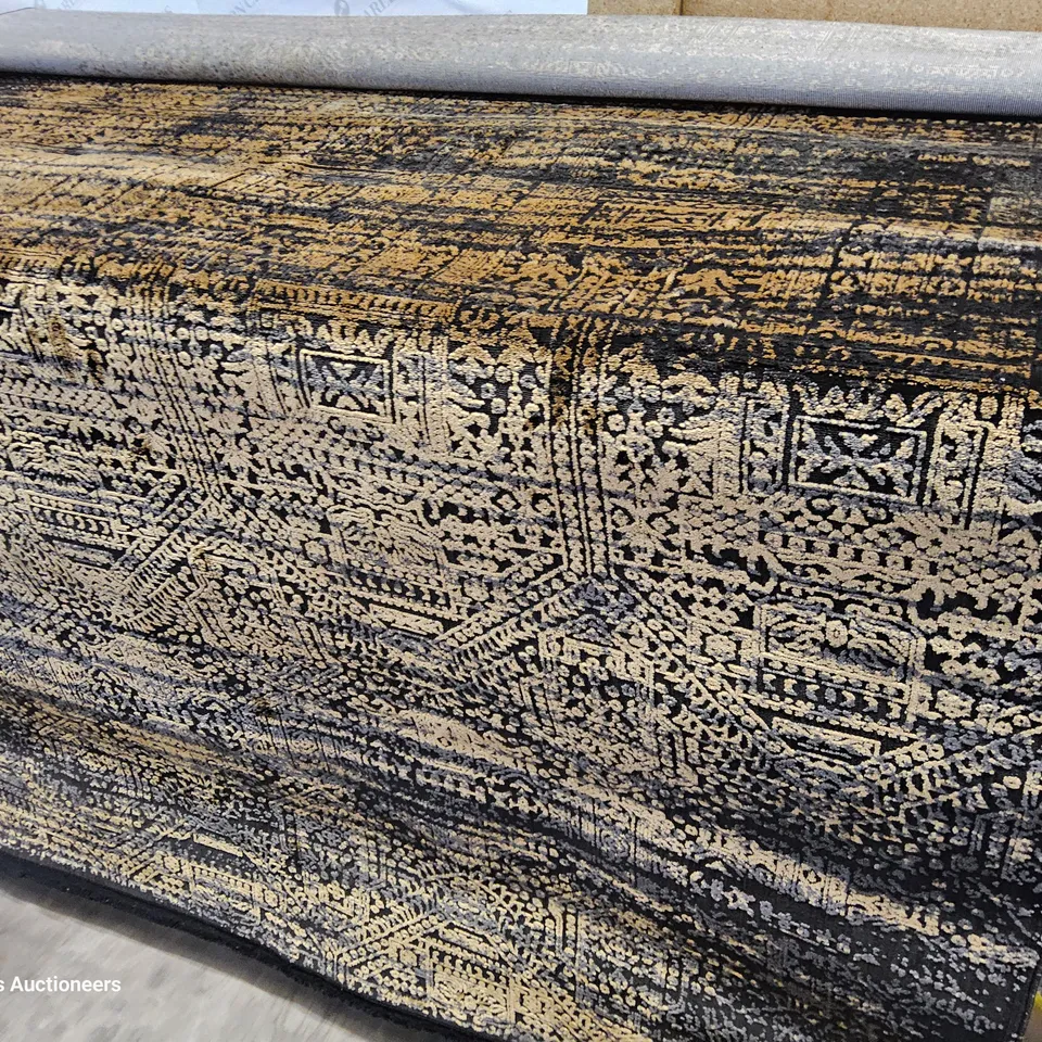 BLACK/GOLD RUG 150 × 240