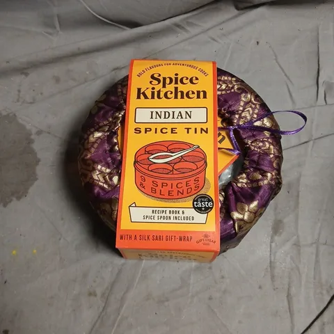 SPICE KITCHEN INDIAN SPICE TIN β SILK GIFT-WRAP, RECIPE BOOK & SPOON INCLUDED