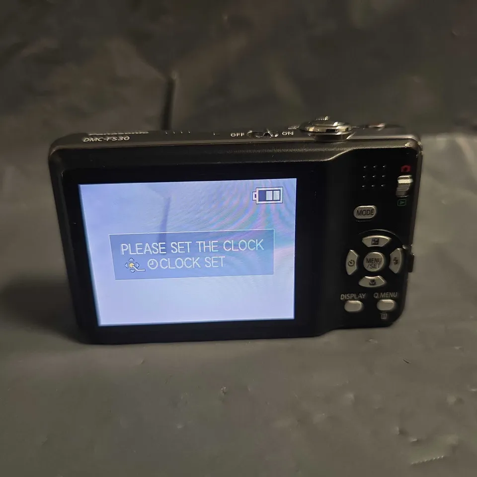 PANASONIC LUMIX 14MP DIGITAL CAMERA IN CARRY CASE - DMC-FS30