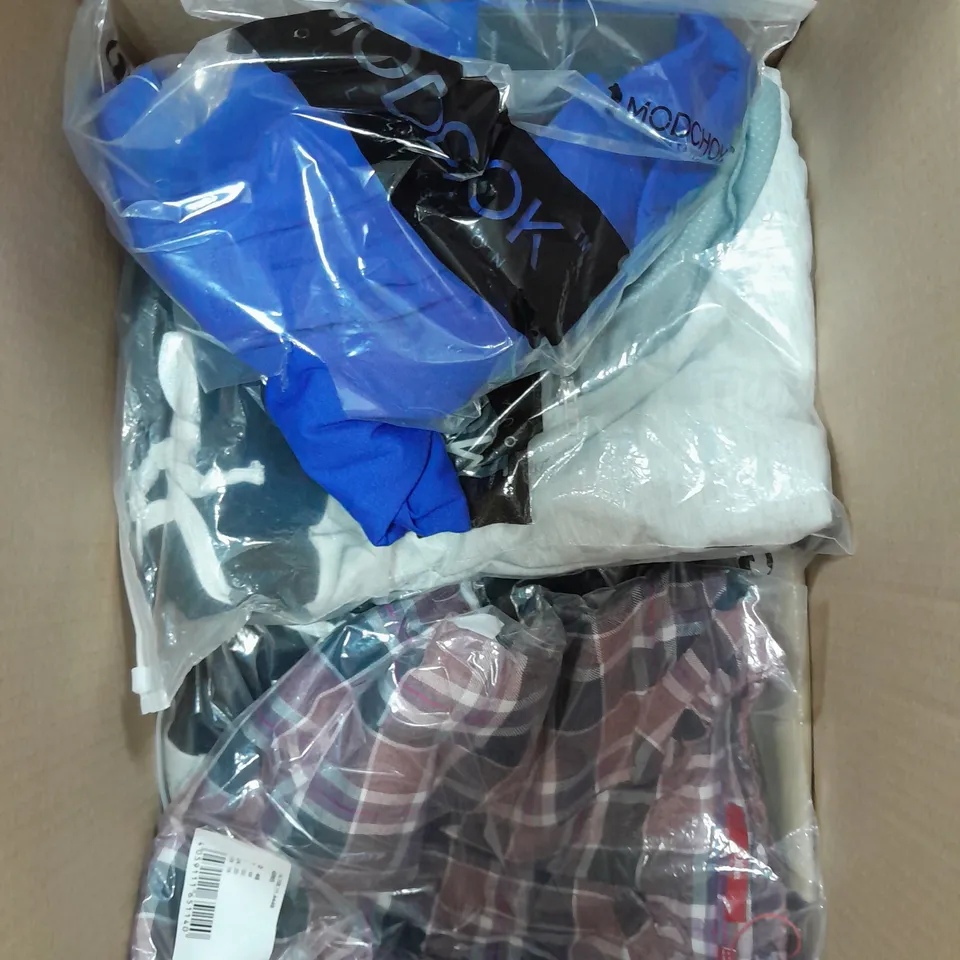 LOT OF APPROX 16 CLOTHING ITEMS IN VARIOUS STYLES, COLOURS AND SIZES 