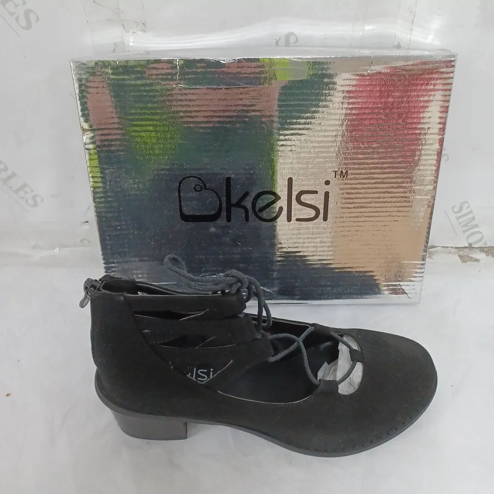 APPROXIMATELY 10 PAIRS OF BOXED KELSI BLACK BLOCK HEEL BOOT IN VARIOUS SIZES 