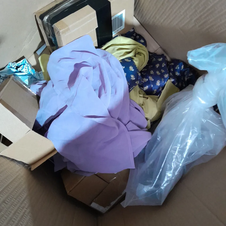 BOX OF ASSORTED ITEMS TO INCLUDE / BLACK TROUSERS / BUG SAPPER 