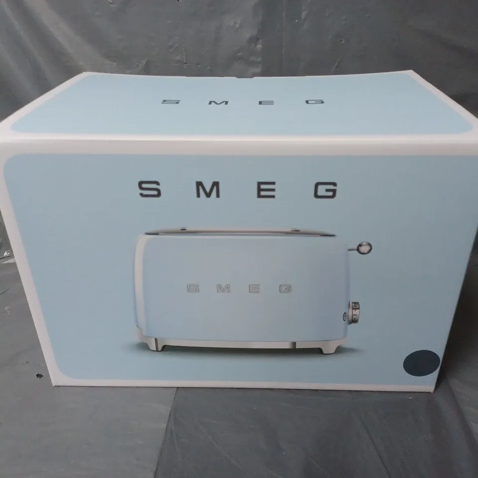 BOXED SMEG RETRO STYLE TWO SLICE TOASTER IN LIGHT BLUE