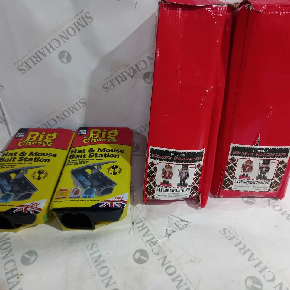 PAIR OF RAT TRAPS, PAIR OF WOODEN NUTCRACKERS
