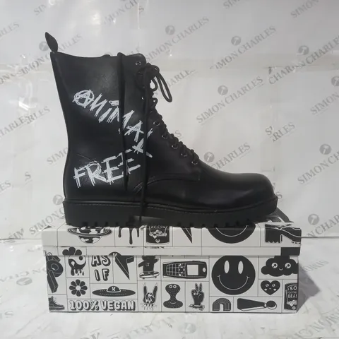 BRAND NEW BOXED PAIR OF KOI THE STATEMENT ANIMAL FREE VEGAN LEATHER MEN'S MILITARY BOOTS IN BLACK UK SIZE 12